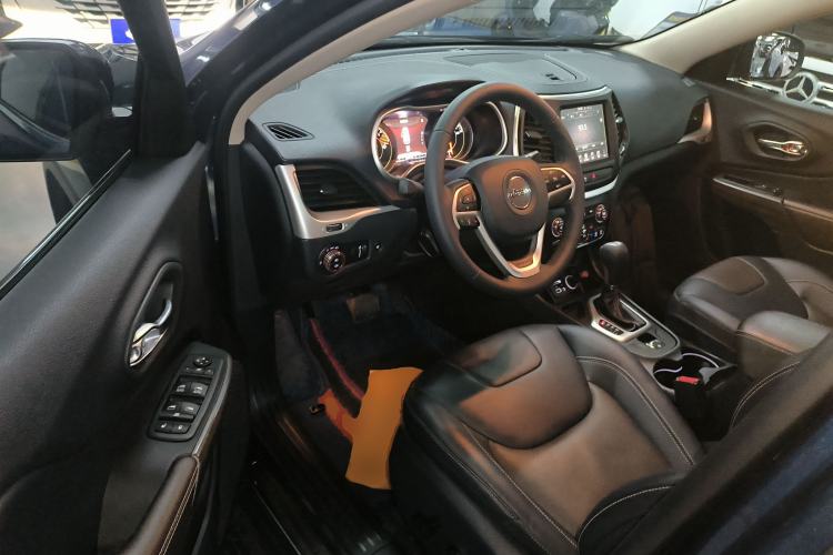 Used Jeep Cherokee 2020 2.0L Two-Wheel Drive Classic Sports Edition