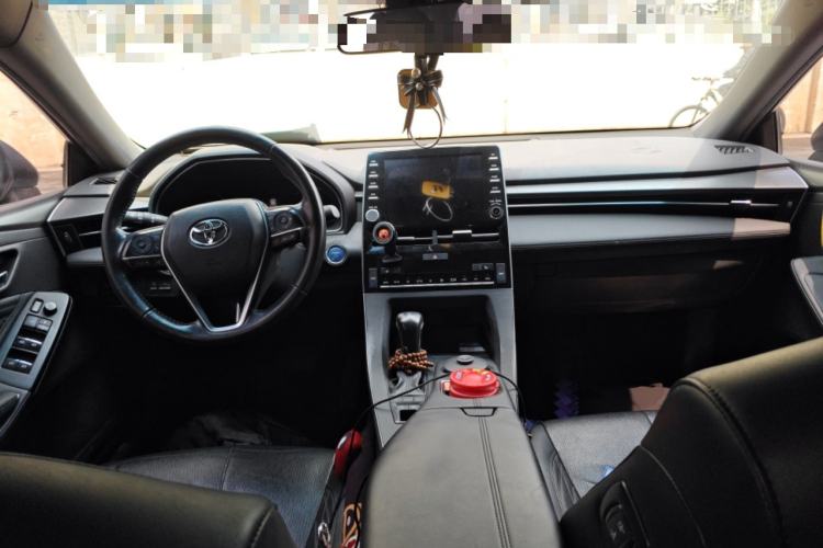 Used Toyota Avalon 2019 Dual-Engine 2.5L XLE Prestige Version China VI Standard Center Console