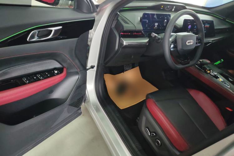 Used CHANGAN OSHAN Z6 2023 Blue Whale 2.0T Automatic Zhiyuan Model Driver Seat