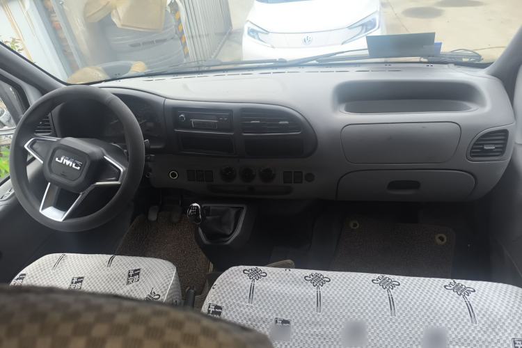 Used JMC Transit 2019 2.8T Commercial Version Short Wheelbase Mid-Roof 6-Seater China VI JX493 Center Console