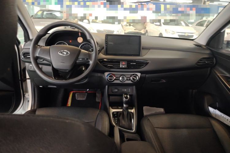 Used Hyundai Celesta 2018 1.6L Automatic GL Enjoyment Edition China VI compliant Center Console