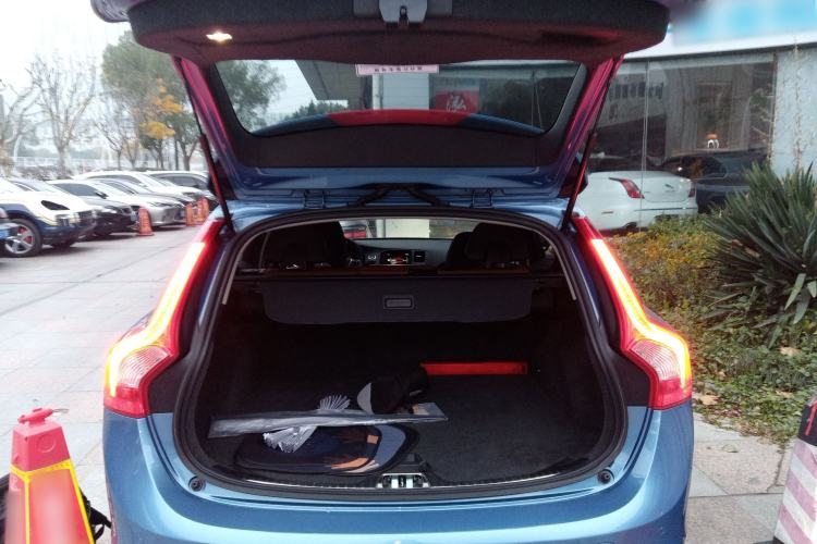 Used Volvo V60 2015 T5 Zhiya Edition