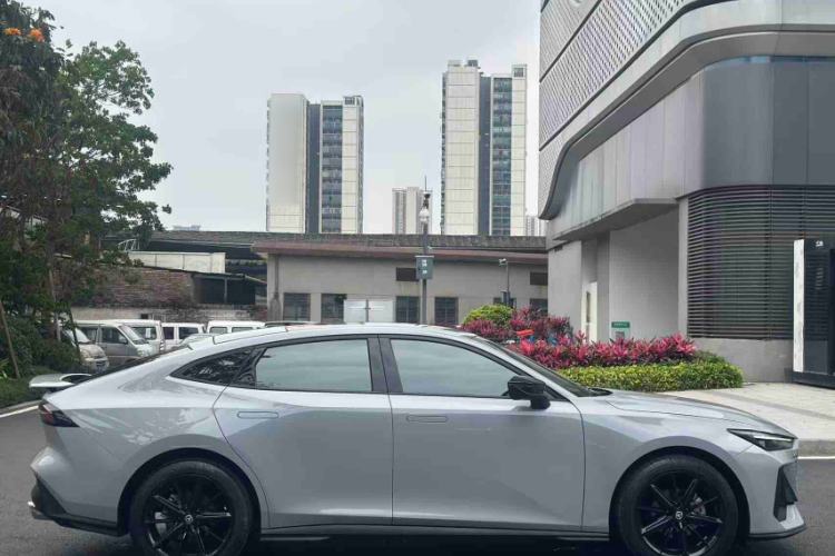 Used CHANGAN UNI-V 2022 1.5T Prestige Version Exterior 3