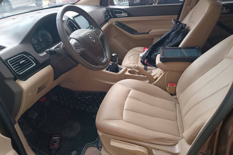 Used Baojun 730 2014 1.5L manual Comfort version 7 seats

