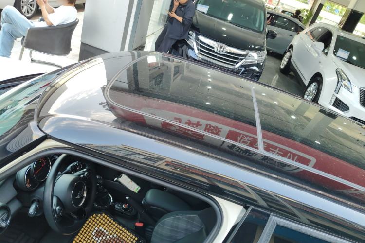 Used MINI 2016 1.5T COOPER Five-Door Edition Roof