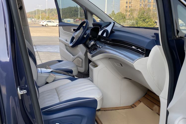 Used Roewe iMAX8 2021 400TGI Supreme Series Ultimate Edition
