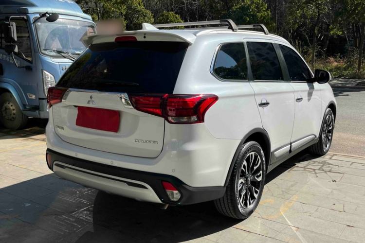 Used Mitsubishi Outlander 2020 2.4L 4x4 Zhi Xiang Edition 5 Seats Exterior 4