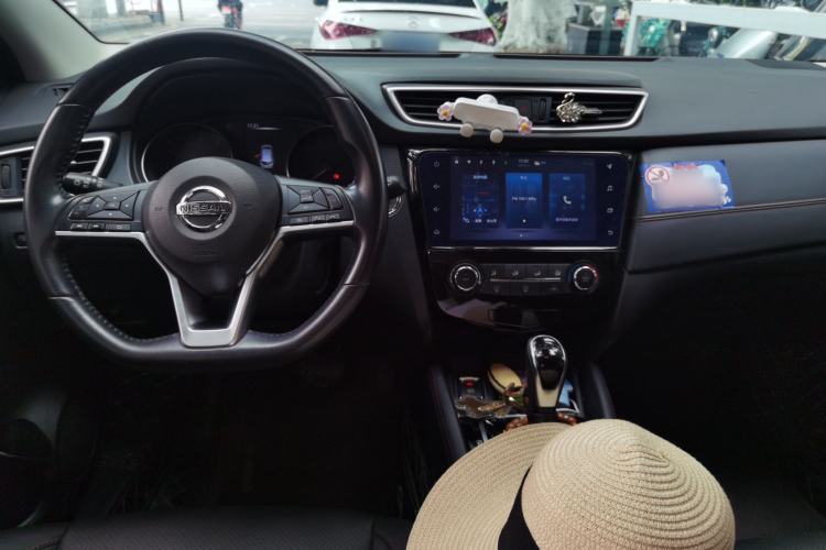 Used Nissan Qashqai 2021 2.0L CVT Luxury Edition Center Console