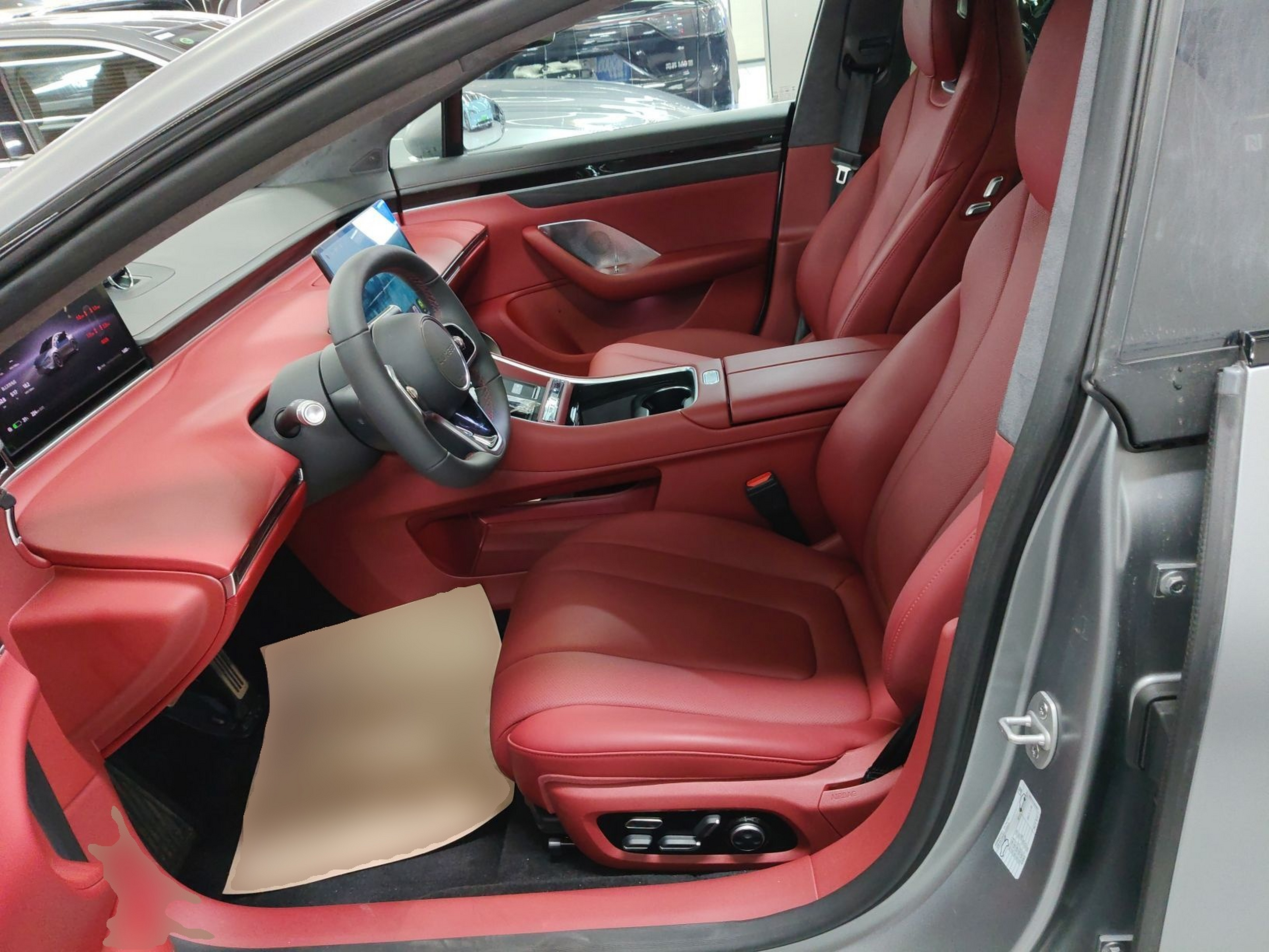 Переднее сиденье в автомобиле