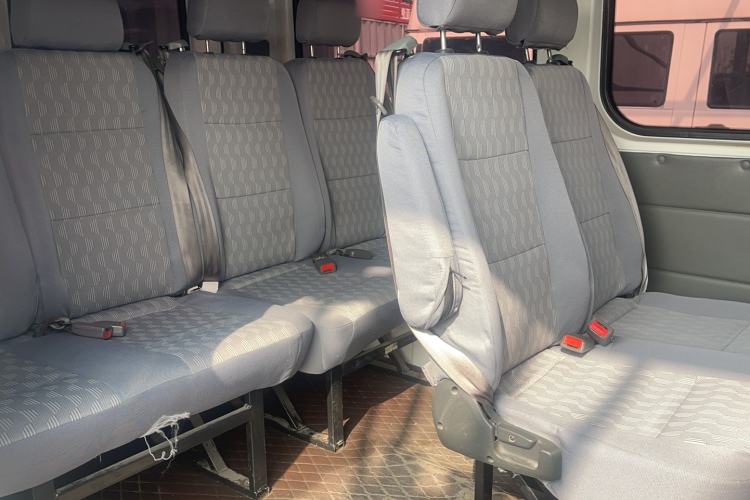 Used Dongfeng Yufeng Yufeng 2018 2.3TA100 Standard Edition Logistics Vehicle Short Wheelbase Mid-Roof Design 5-9 Seater Powered by WP2.3
