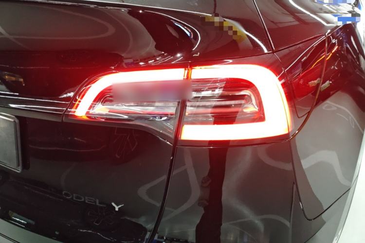 Used Tesla Model Y 2021 Standard Range Rear-Wheel Drive Version Right Rear Taillight