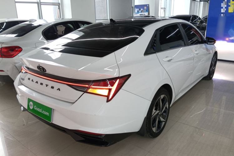 Used Hyundai Elantra 2021 1.5L CVT LUX Prestige Edition Rear Right 45 Deg