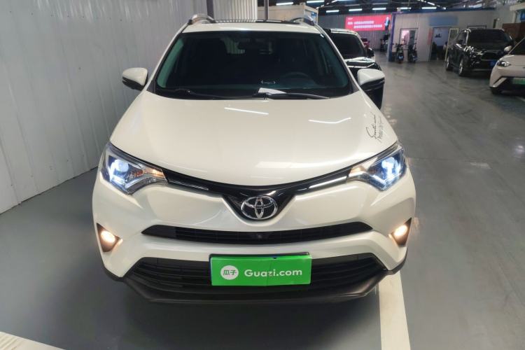Used Toyota RAV4 2016 2.0L CVT Two-Wheel Drive Fashion Edition China V Standard Front