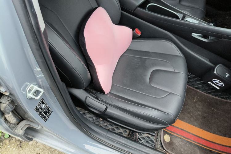 Used Hyundai Elantra 2022 1.5L CVT GLX Elite Edition Right Front Seat