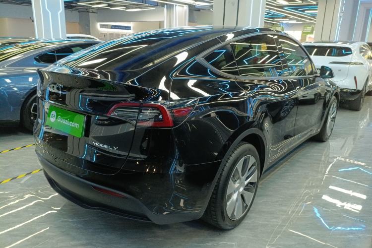 Used Tesla Model Y 2022 Long-Range All-Wheel-Drive Version
