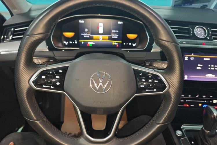 Used Volkswagen Magotan 2023 2 Million Units Limited Edition 330TSI DSG Leading Version
