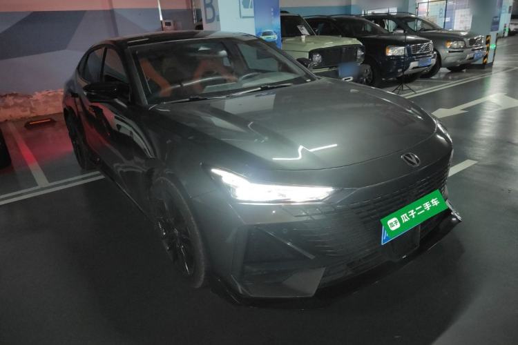 Used CHANGAN UNI-V 2023 1.5T Sport Edition Front Right 45 Deg