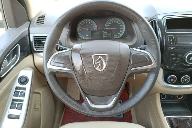 Used Baojun 730 2014 1.5L manual standard trim 7 seats Steering Wheel