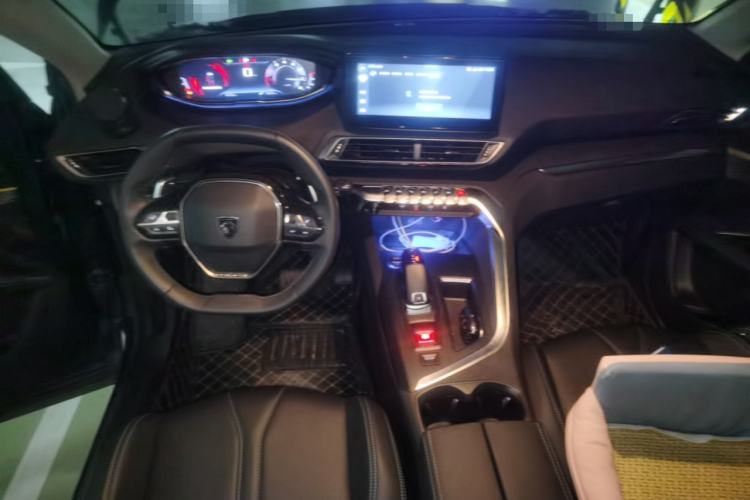 Used Peugeot 5008 2023 400THP True Love Edition 5-seater Center Console