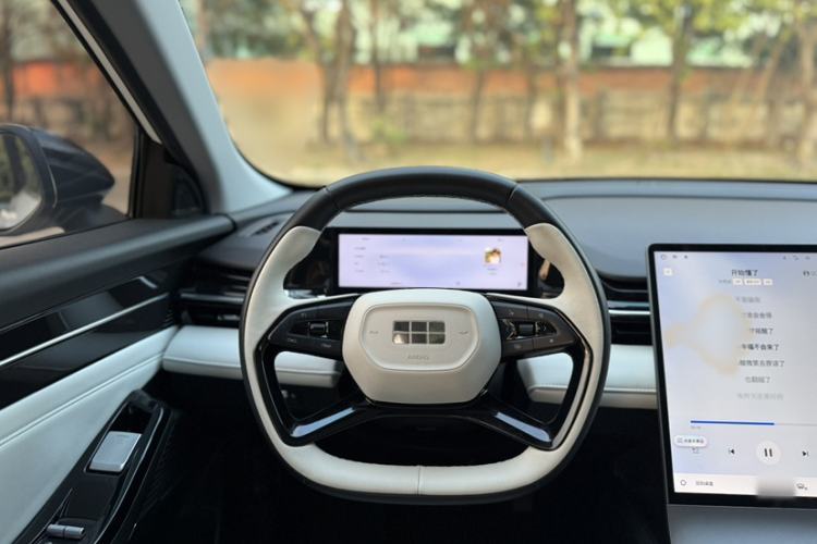 Used Geely Galaxy L6 2023 125km MAX