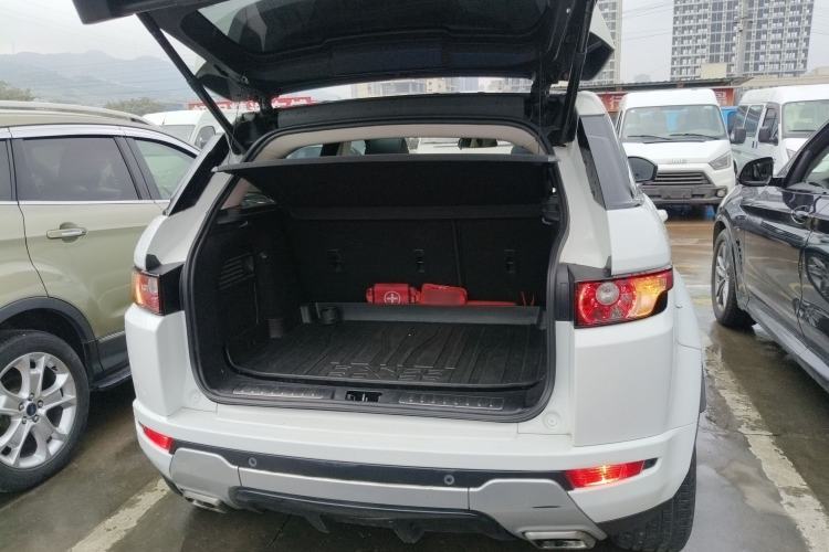 Used Land Rover Range Evoque 2015 2.0T Five-Door Sporty Edition Trunk