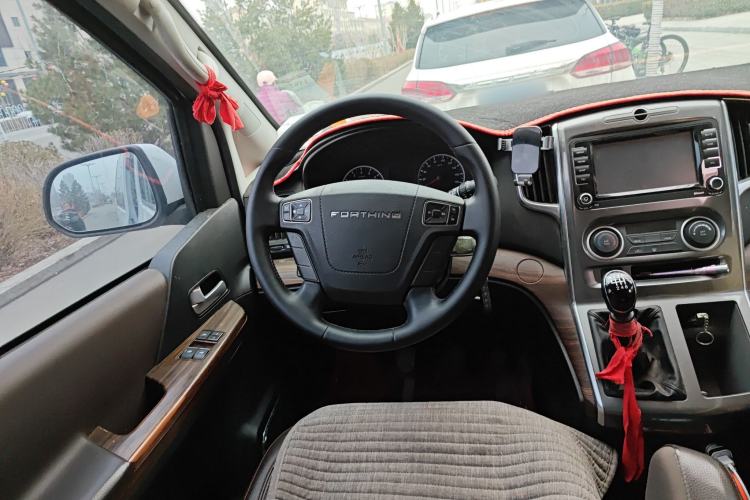 Used FORTHING Lingzhi PLUS 2021 Travel Edition 2.0L Manual Luxury 7-Seater
