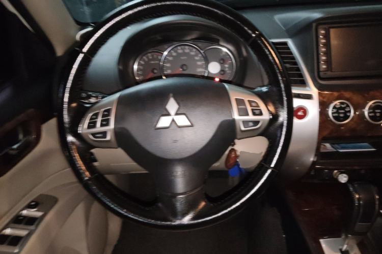 Used Mitsubishi Pajero Sport 2013 3.0L Automatic 4x4 Flagship Edition
