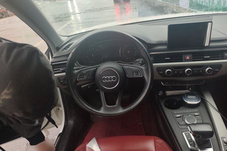 Used Audi A4L 2018 30th Anniversary Edition 40 TFSI Trendy Model Steering Wheel