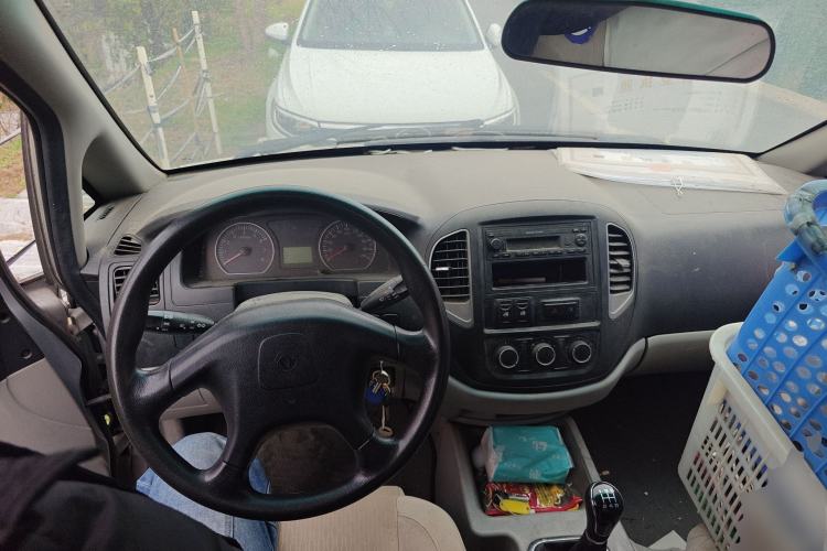 Used FORTHING Lingzhi 2017 V3 1.5L 7-Seater Comfort Model Interior 2