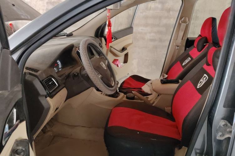 Used Baojun 730 2014 1.5L manual luxury trim 7 seats
