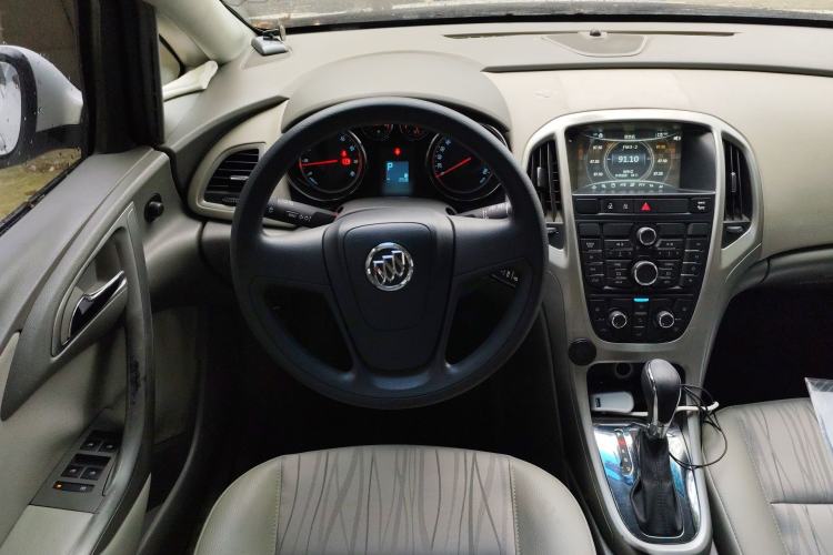 Used Buick GT 2014 XT 1.6L Automatic Comfort Edition Steering Wheel