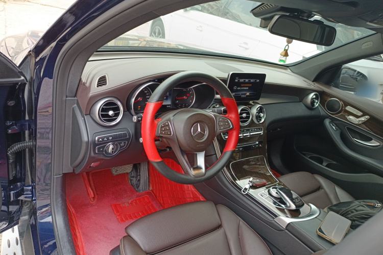 Used Mercedes-Benz GLC 2017 GLC 260 4MATIC Luxury Model Center Console