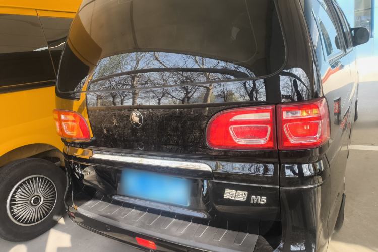 Used FORTHING Lingzhi 2023 M5L 1.6L Base Model 7 Seats Rear