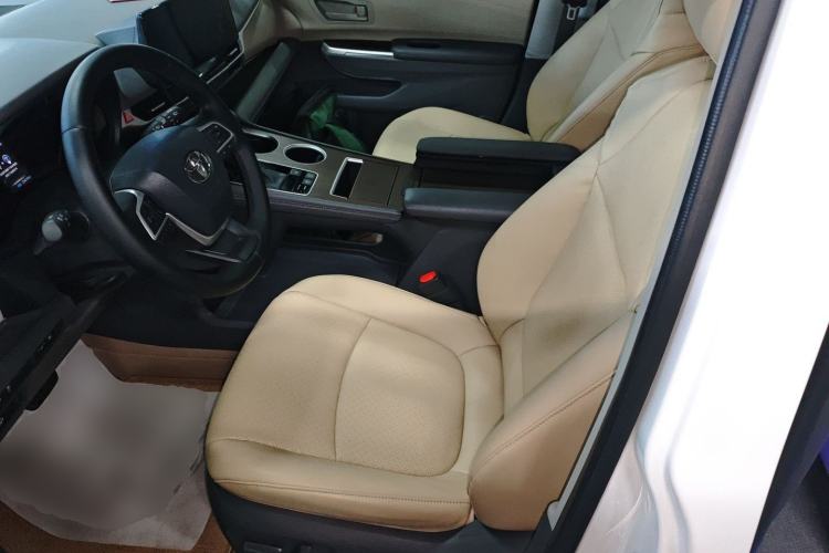 Used Toyota SIENNA 2024 2.5L Hybrid Comfort Edition Left Front Seat