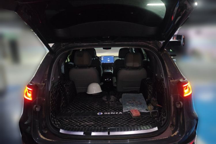 Used Denza N8 2023 Four-Wheel Drive Ultra-Hybrid Flagship Six-Seater Version
