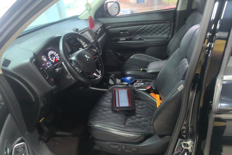 Used Mitsubishi Outlander 2020 2.4L 4x4 Zhi Xiang Edition 7-Seater