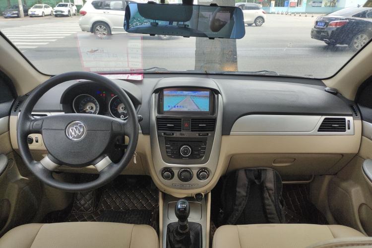 Used Buick Excelle 2013 1.5L Manual Classic Model Center Console