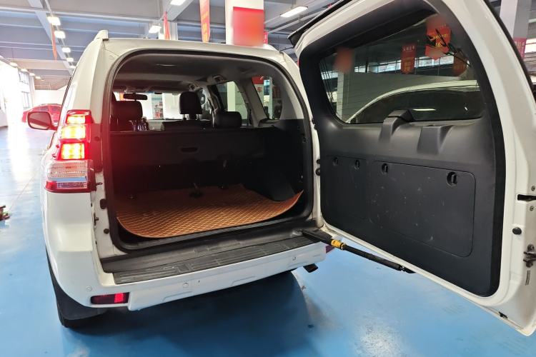 Used Toyota Prado 2016 2.7L Automatic Standard Edition Trunk