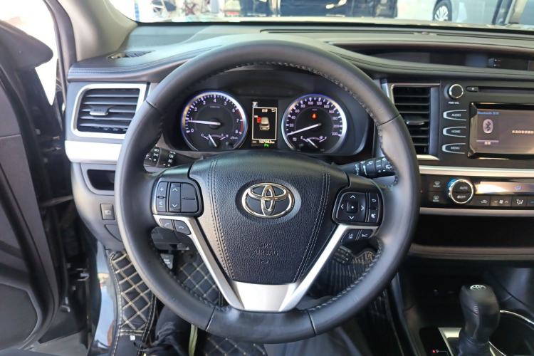Used Toyota Highlander 2018 2.0T Four-Wheel Drive Luxury Version 7 Seats China VI Standard Steering Wheel