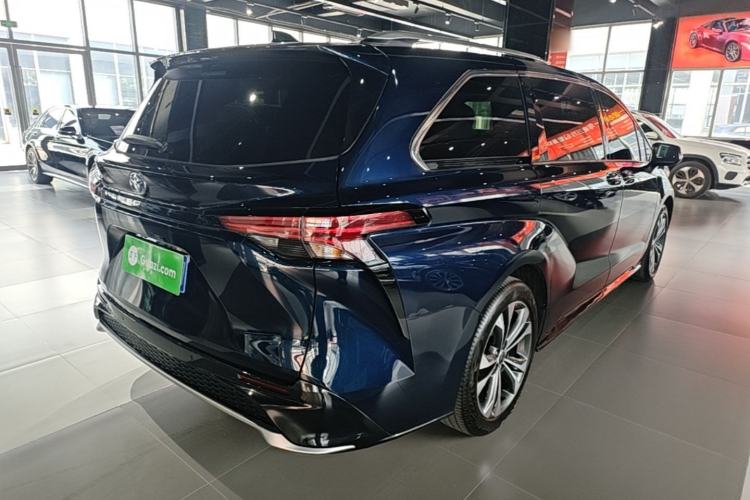 Used Toyota Granvia 2022 2.5L Hybrid Flagship Edition Rear Right 45 Deg