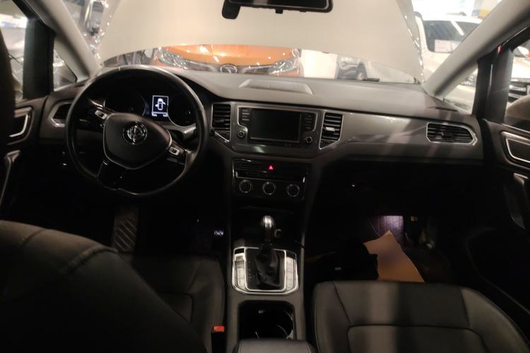 Used Volkswagen Golf Sportsvan 2016 230TSI Automatic Trend Edition Center Console