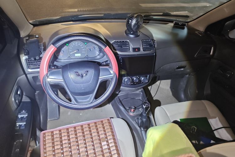 Used Wuling Hongguang 2015 1.5L S Basic Version China V Standard
