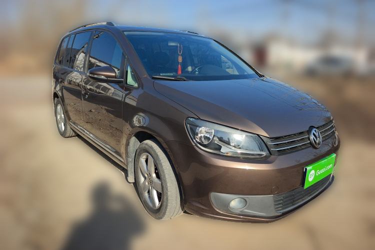 Used Volkswagen Touran 2015 1.4T DSG Comfort Edition 5 Seats Front Right 45 Deg