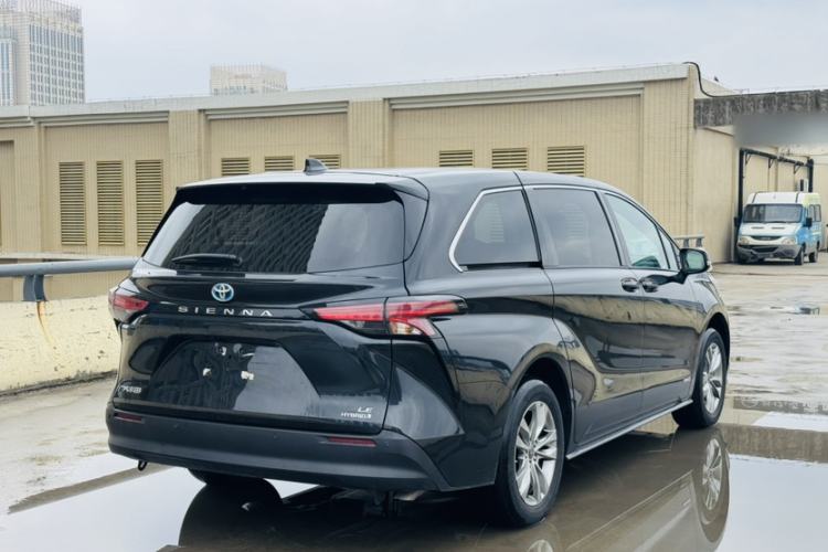 Used Toyota Sienna 2023 2.5L Hybrid Comfort Edition
