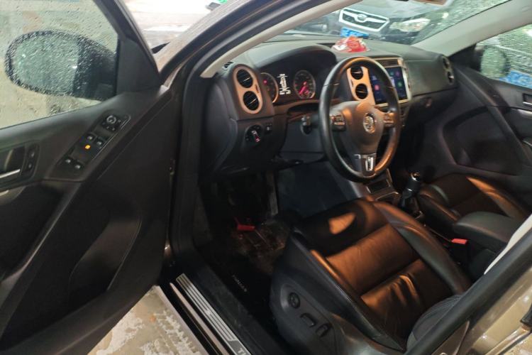 Used Volkswagen Tiguan L 2015 1.8TSI Manual Two-Wheel-Drive Limited Edition