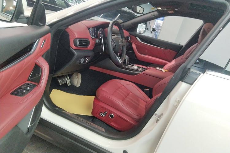 Used Maserati Levante 2022 3.0T Modena Left Front Seat