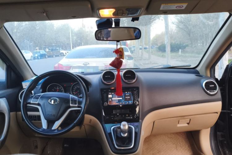 Used Haval H6 2012 1.5T Manual Two-Wheel Drive Elite Model Center Console