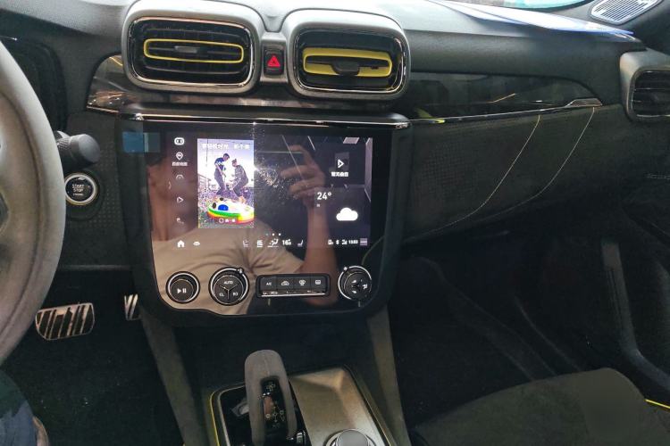 Used Lynk & Co 03 2020 03+ 2.0TD Automatic Wind-Chasing Edition Center Console