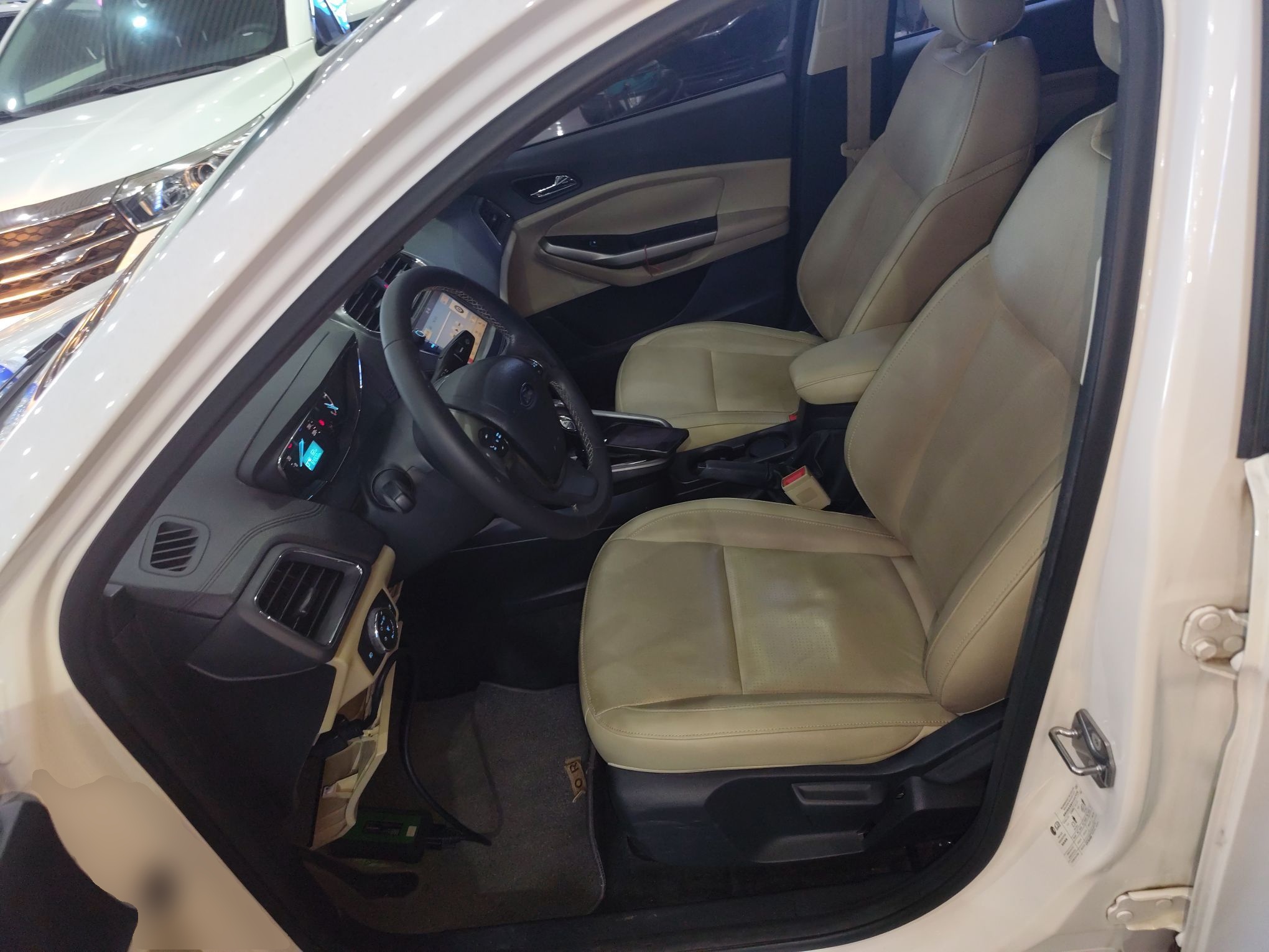 Переднее сиденье в автомобиле