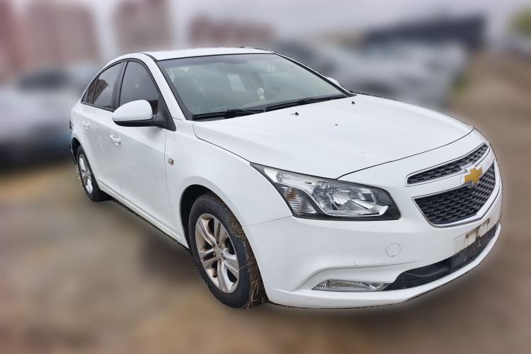 Used Chevrolet Cruze 2015 1.5L Classic SE MT Front Right 45 Deg